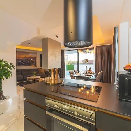 Luxury Favela With Heated Pool * Trogir