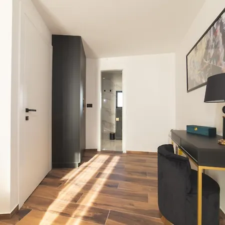 Luxury Favela With Heated Pool