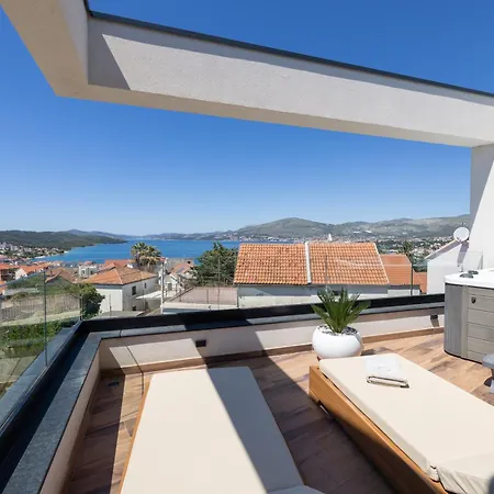 Luxury Favela With Heated Pool Villa *