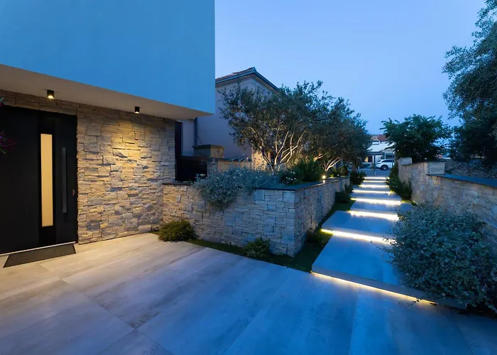 Luxury Villa Favela - Modern Design - Heated Pool - Stunning Sea View Trogir