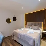 Villa Luxury Favela - Modern Design - Heated Pool - Stunning Sea View Trogir