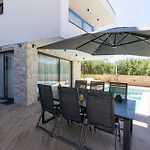 Luxury Favela - Modern Design - Heated Pool - Stunning Sea View Villa *