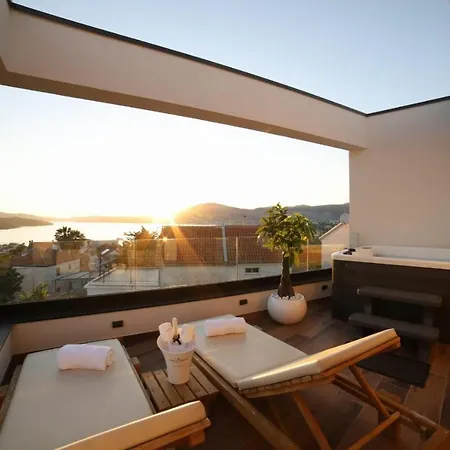 Villa Luxury Favela With Heated Pool Trogir