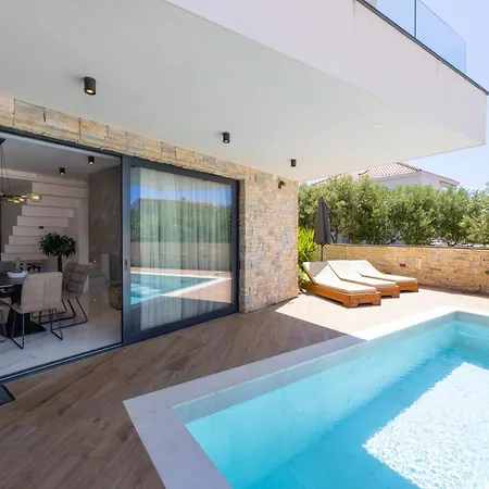 Luxury Favela With Heated Pool Trogir
