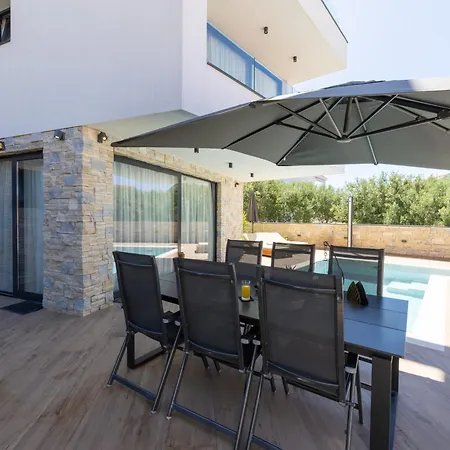 Luxury Favela - Modern Design - Heated Pool - Stunning Sea View فيلة *