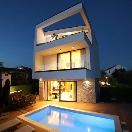 Luxury Favela With Heated Pool