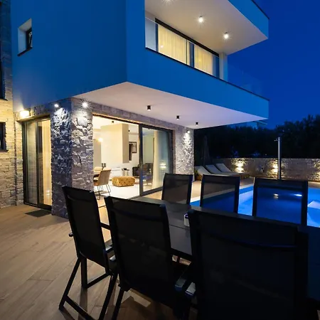 Willa Luxury Villa Favela - Modern Design - Heated Pool - Stunning Sea View *