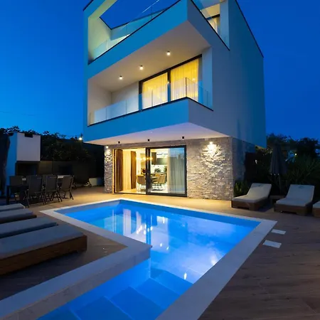 Luxury Villa Favela - Modern Design - Heated Pool - Stunning Sea View Willa