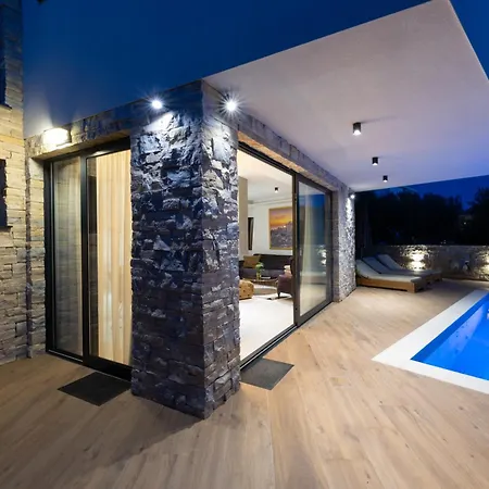 Willa Luxury Villa Favela - Modern Design - Heated Pool - Stunning Sea View Trogir