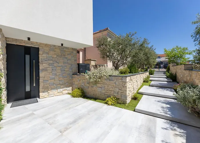 Willa Luxury Villa Favela - Modern Design - Heated Pool - Stunning Sea View Trogir