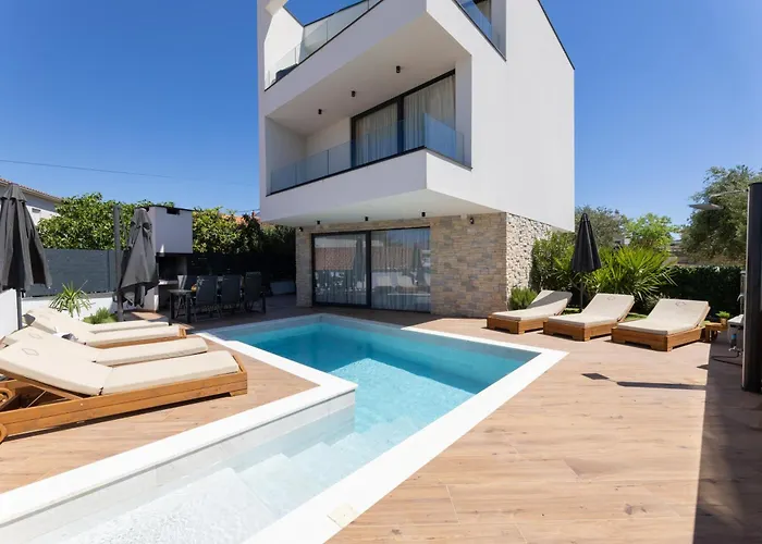 Luxury Villa Favela - Modern Design - Heated Pool - Stunning Sea View Willa Trogir